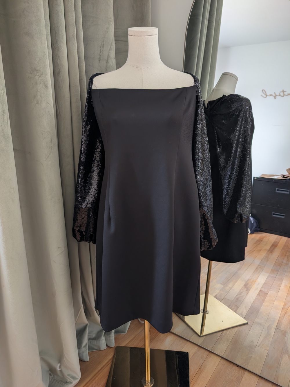 Black Halo EVE by Laurel Berman Black Sequin Sleeve Cocktail Dress – Size 18
